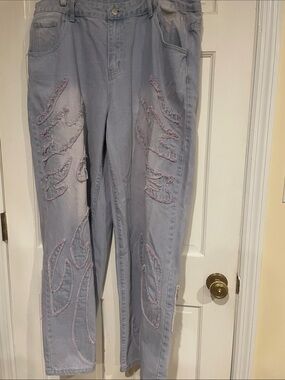 Women’s Boyfriend Jeans with Embroidered Flame Detail in Light Lavender